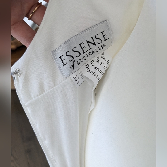 Elegant White Wedding Gown - Picture 2 of 16